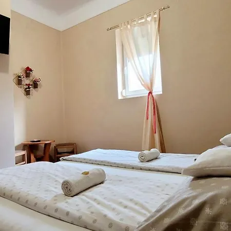 Megyehaz Homestay *