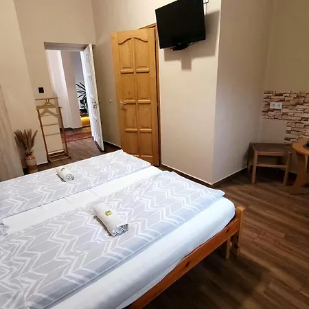Megyehaz Homestay *